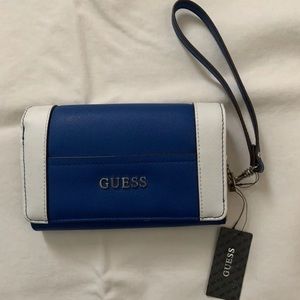 GUESS WRISTLET WALLET